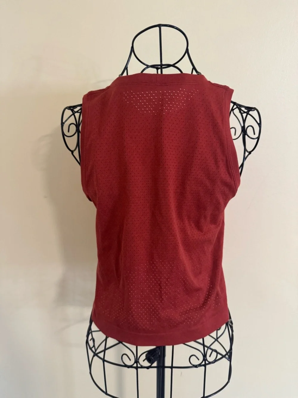 Lululemon Breeze by Muscle Crop Tank in Cayenne Size 10